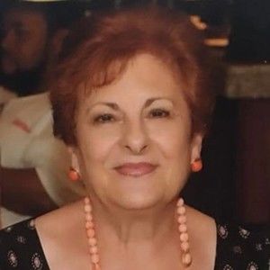 Meet your Posher, Chrystalla